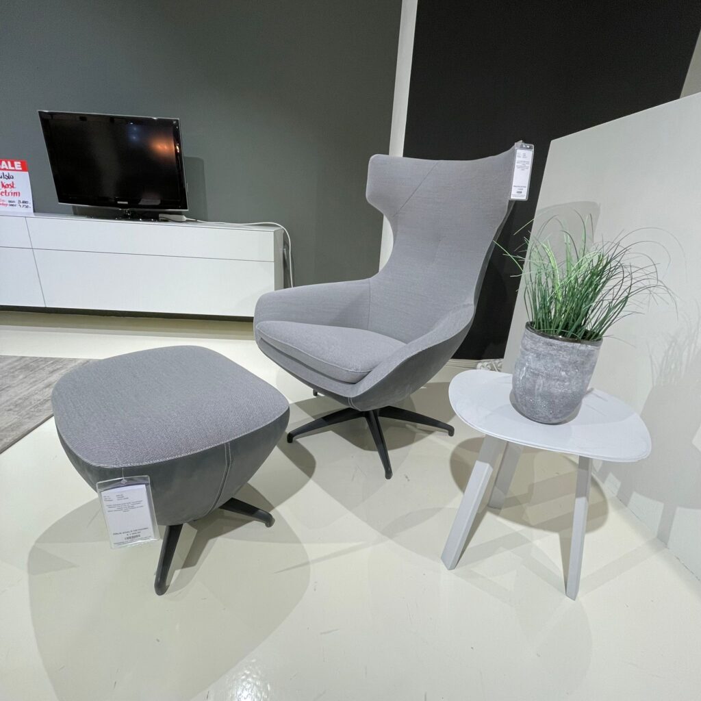Leolux Caruzzo fauteuil met poef