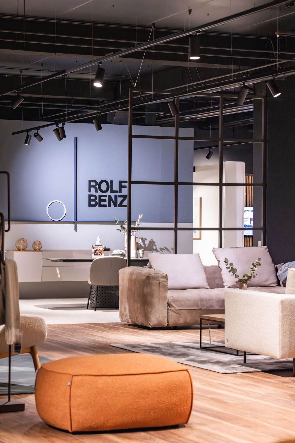 Woonopstellingen in het Rolf Benz Experience Center van Gasse Wonen