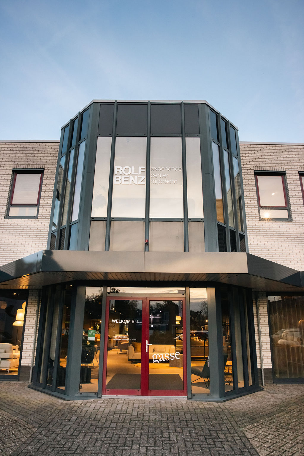 Entree van de showroom van Gasse Wonen in Mijdrecht