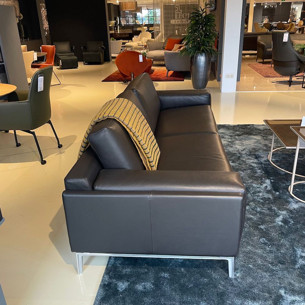 Leolux bank showroommmodel met korting